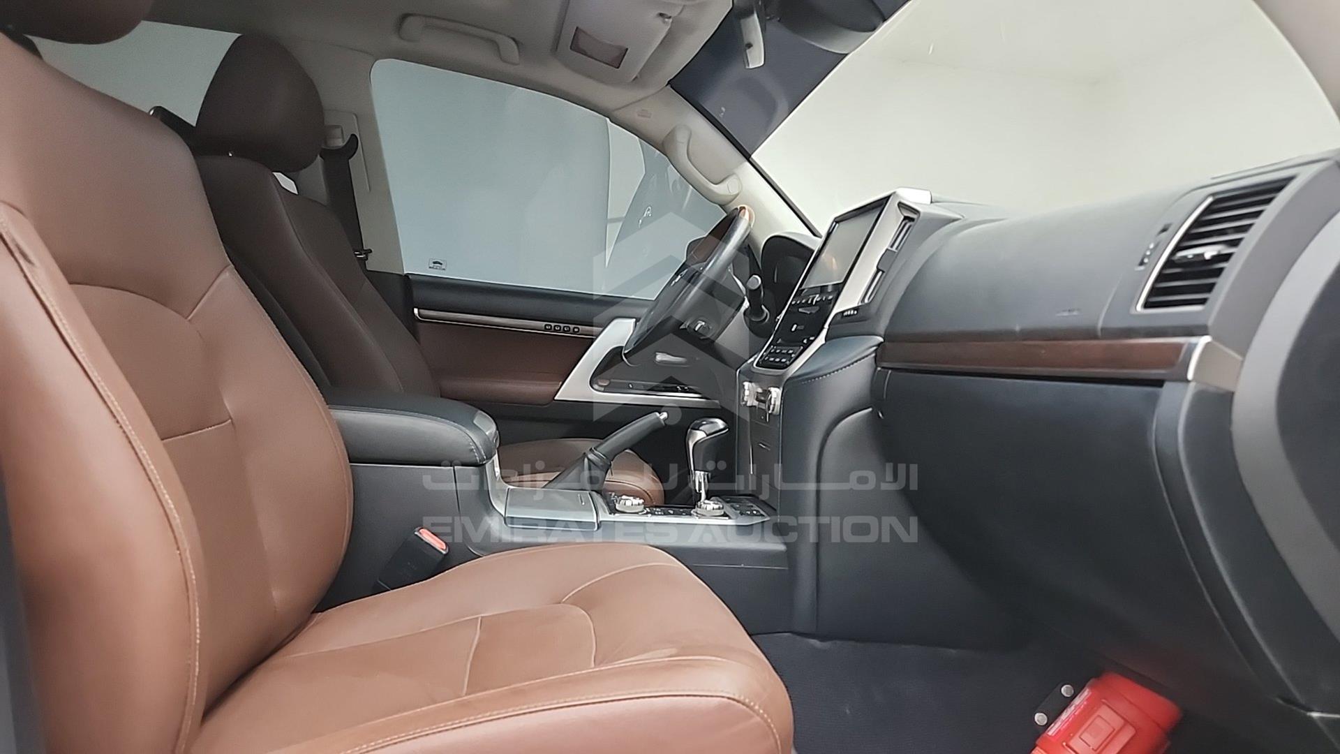 2018 TOYOTA LAND CRUISER VIN: JTMHY05J6J4073218