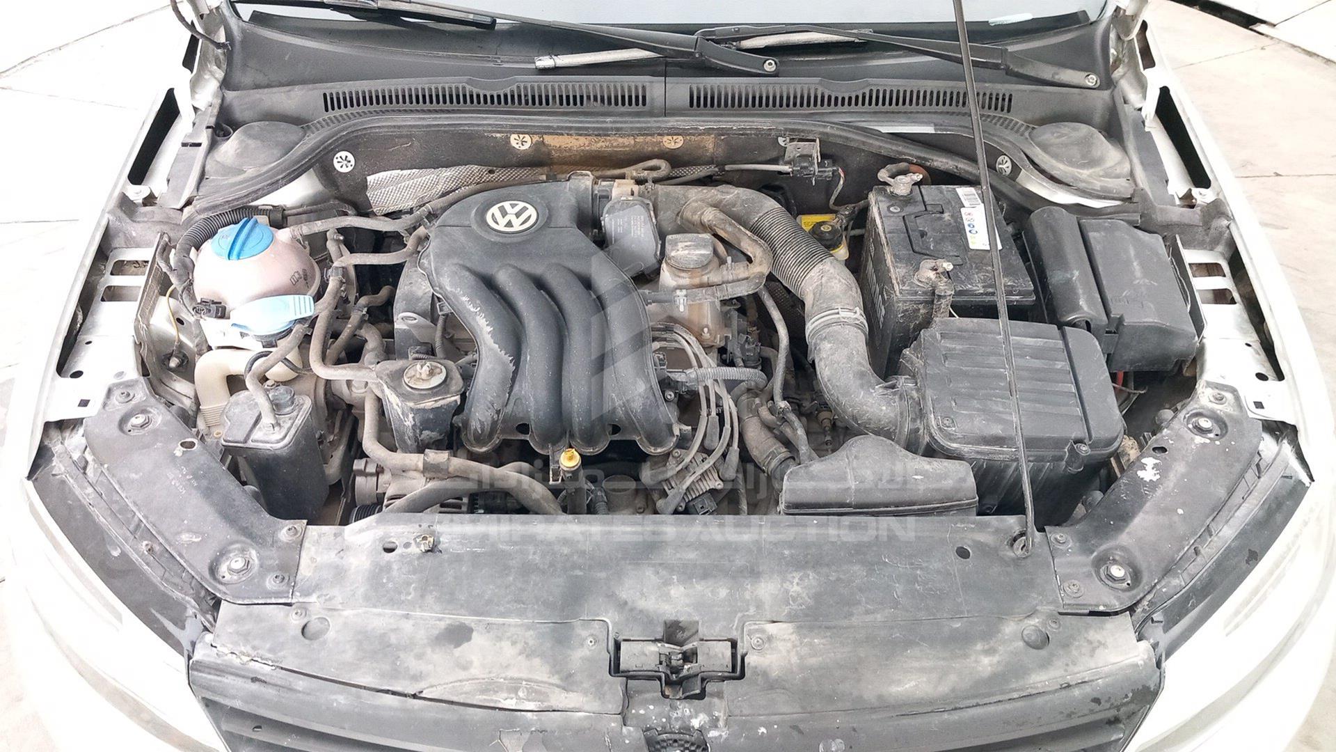 2015 VOLKSWAGEN JETTA VIN: WVWRV1AJXFM200925