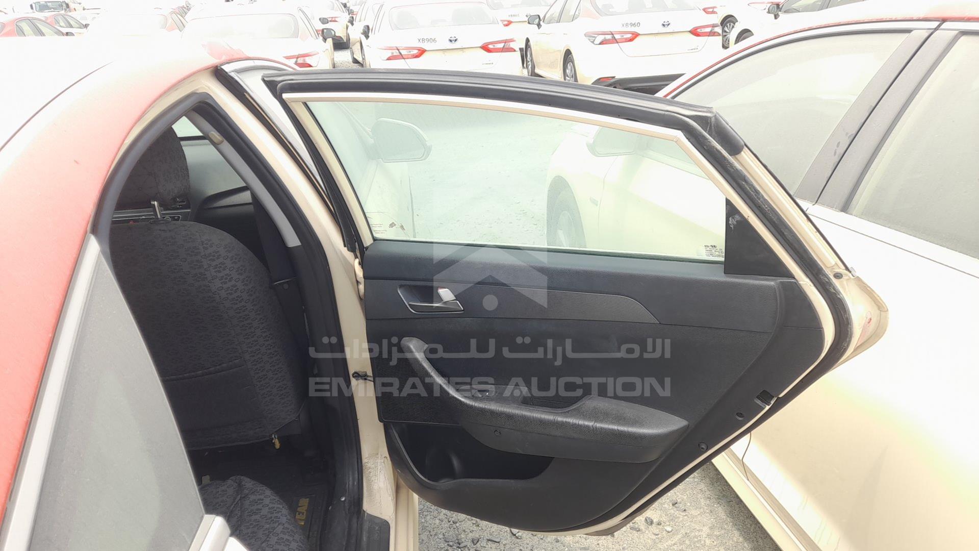 2018 HYUNDAI SONATA VIN: KMHE24132JA082126