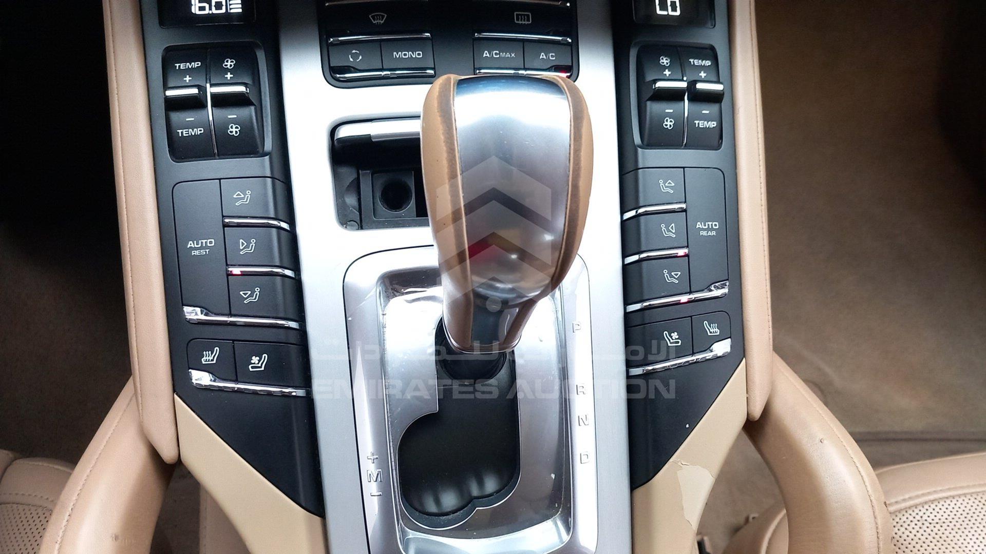 2013 PORSCHE CAYENNE VIN: WP1ZZZ92ZDLA71912