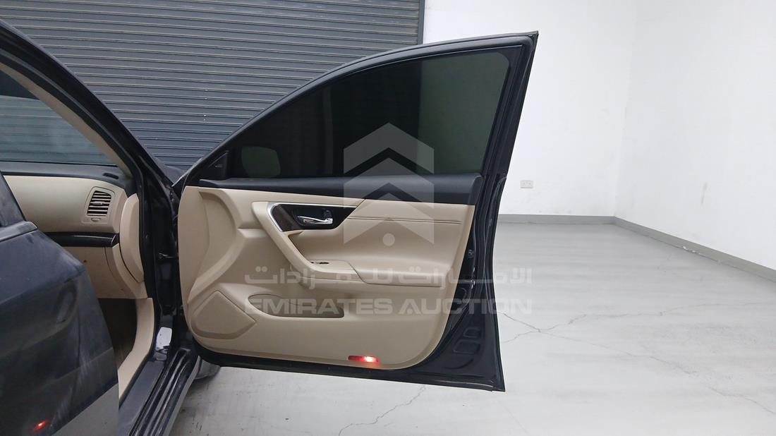 2014 Nissan Altima — Front Right Door — Photo 32