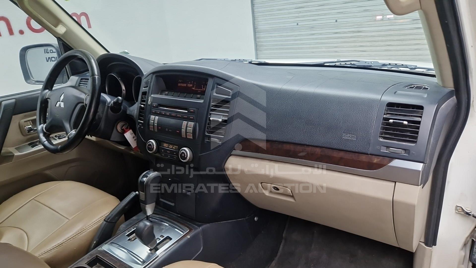 2011 MITSUBISHI PAJERO VIN: JMYLRV95WBJ708816
