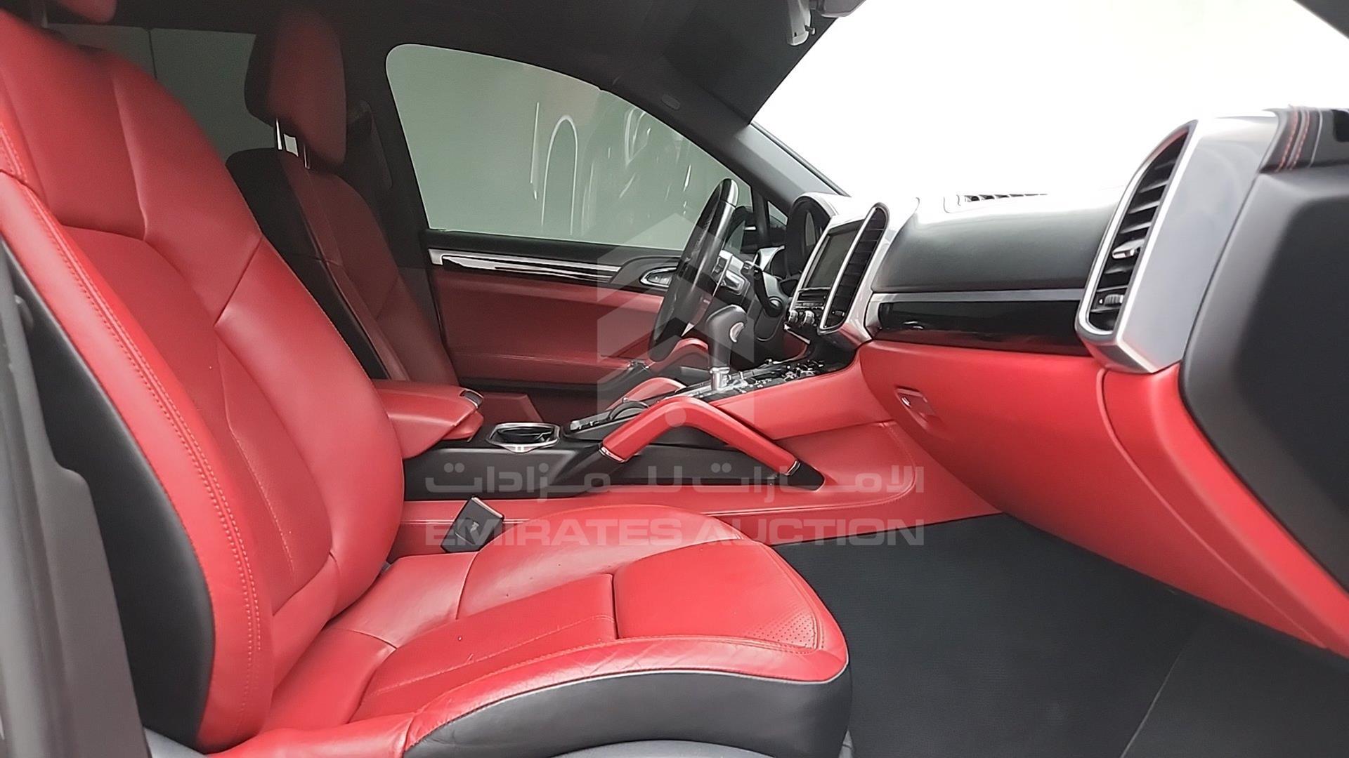 2016 PORSCHE CAYENNE VIN: WP1ZZZ92ZGLA05582