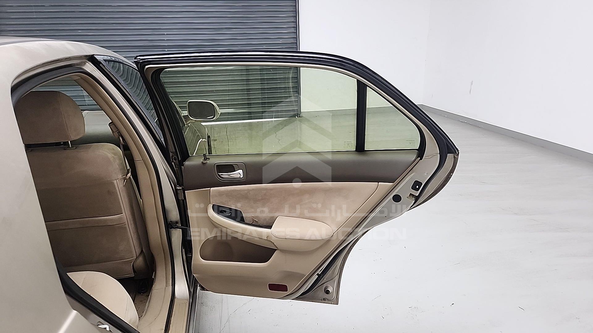 2005 HONDA ACCORD VIN: JHMCM56505C404356