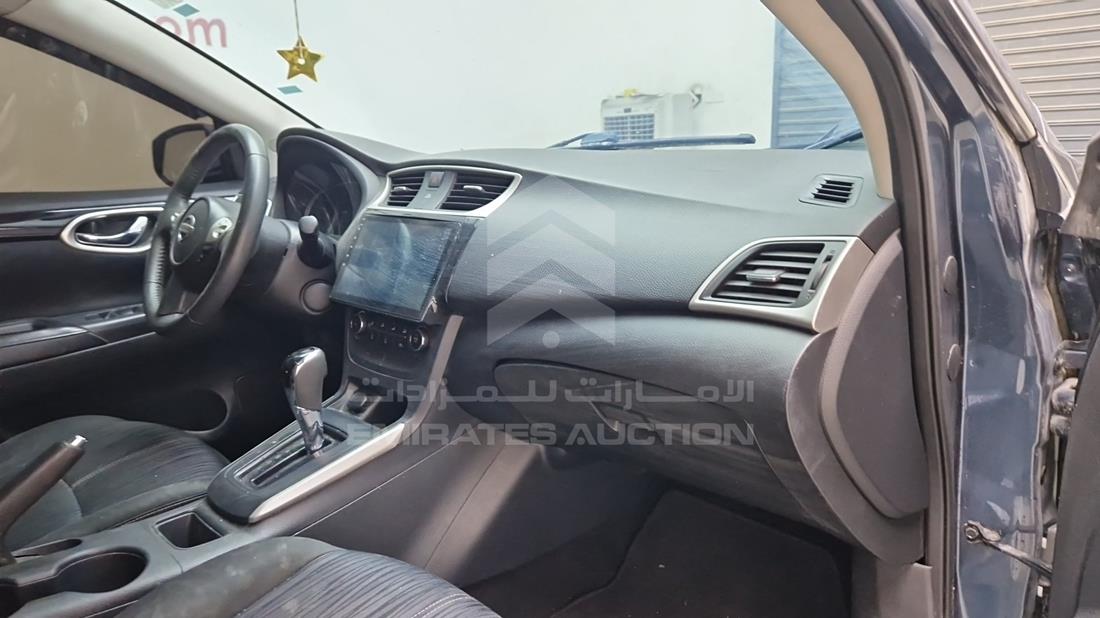 نيسان سينترا 2017 — زاوية واجهة الراكب الأمامي الأيمن — صورة 32