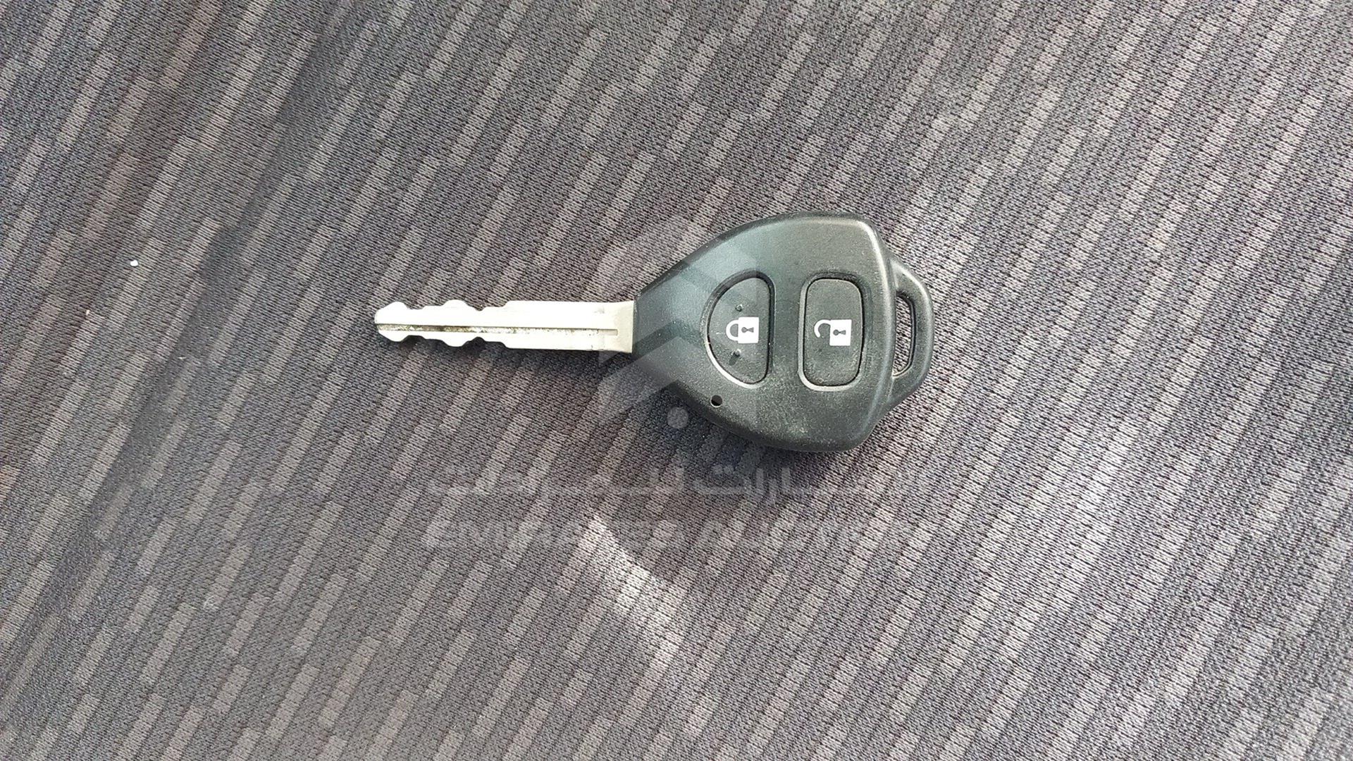 2011 TOYOTA YARIS VIN: JTDBW9236B4051565
