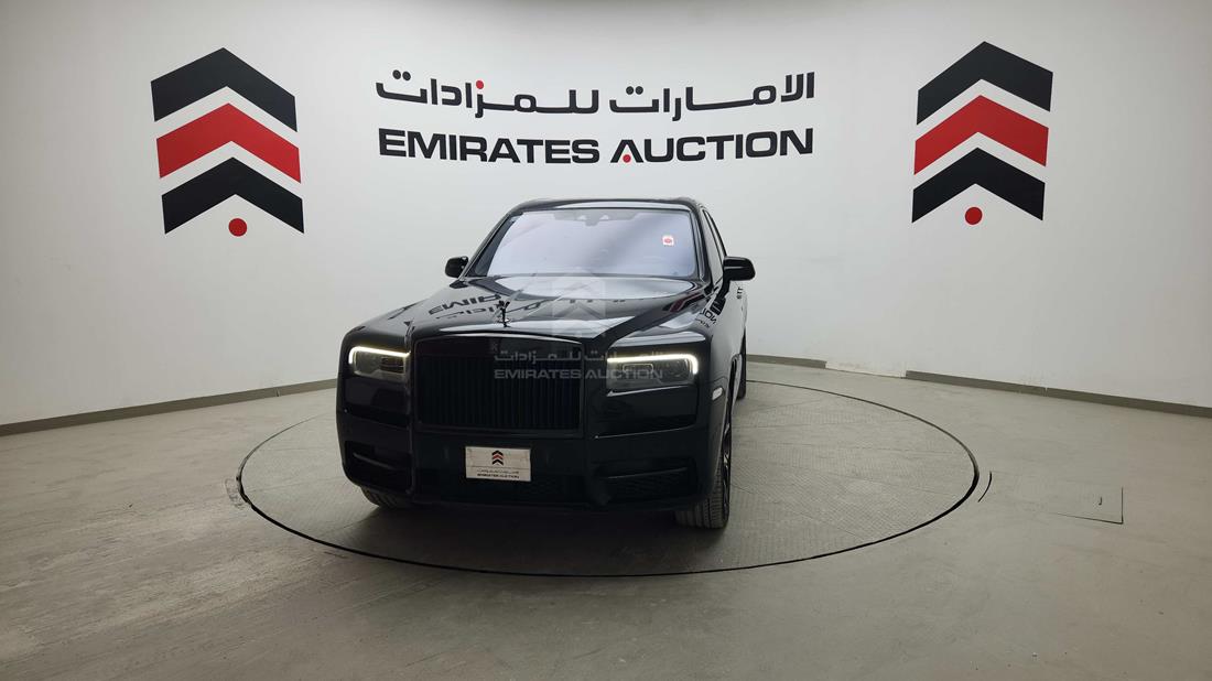 رولز رويز كولينان 2021 — الزاوية الأمامية اليسرى — صورة 6