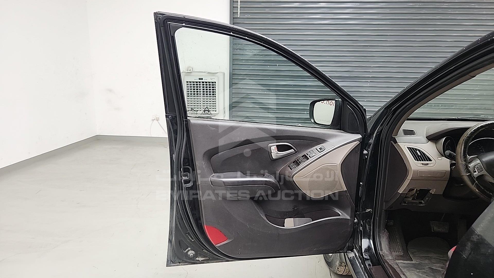 2013 HYUNDAI TUCSON VIN: KMHJT81BXDU630516