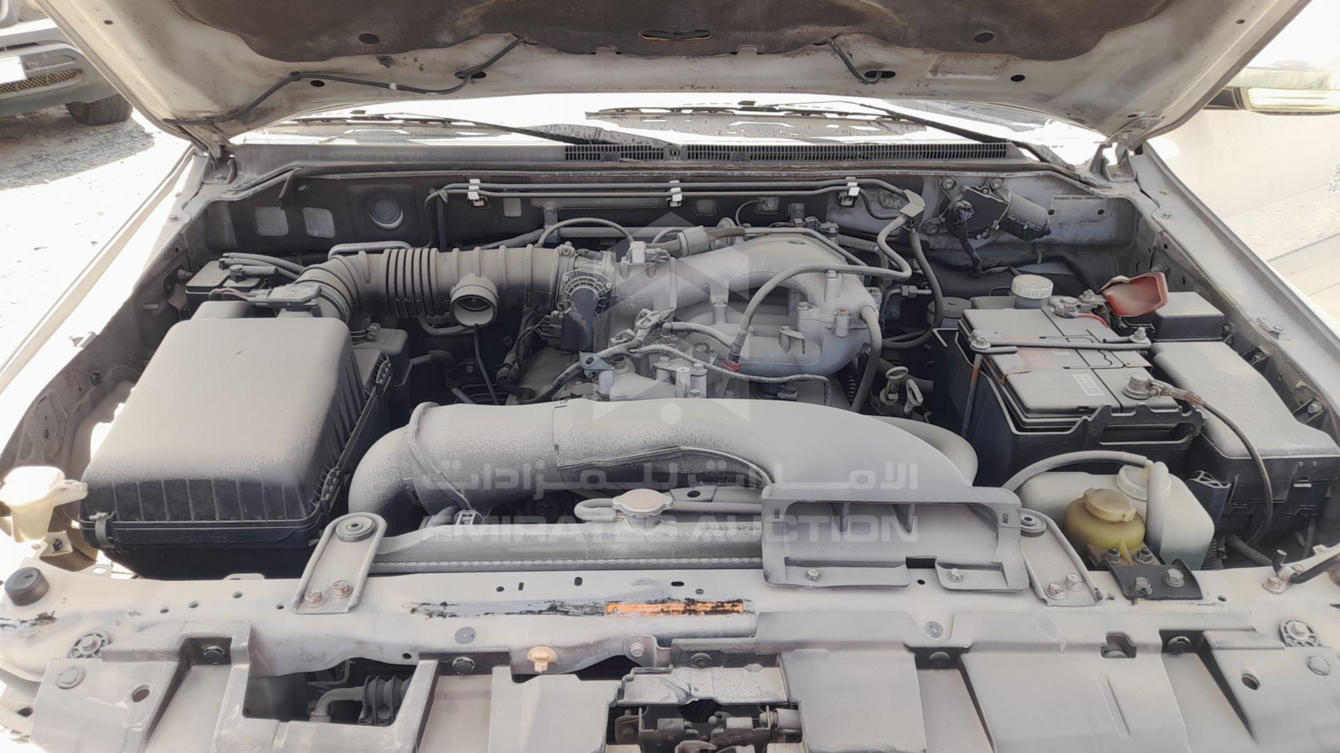 2008 MITSUBISHI PAJERO VIN: JMYLRV93W8J721894