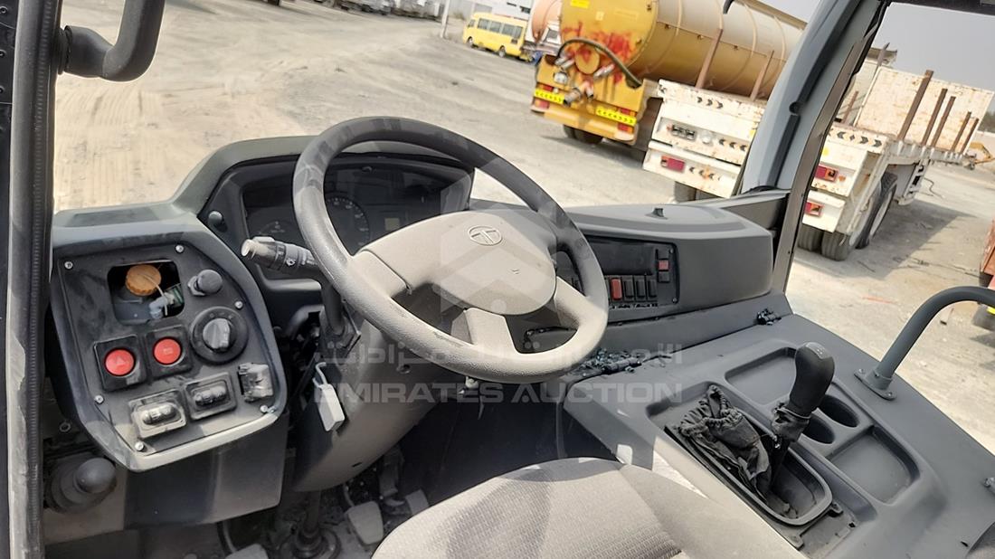 تاتا LPO 916 2026 — زاوية واجهة السائق الأمامية اليسرى — صورة 11
