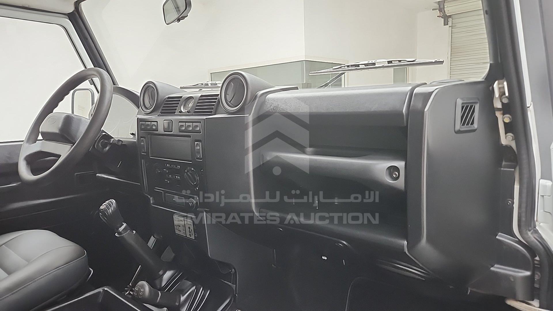 2011 LAND ROVER DEFENDER VIN: SALLDVBS8BA405450