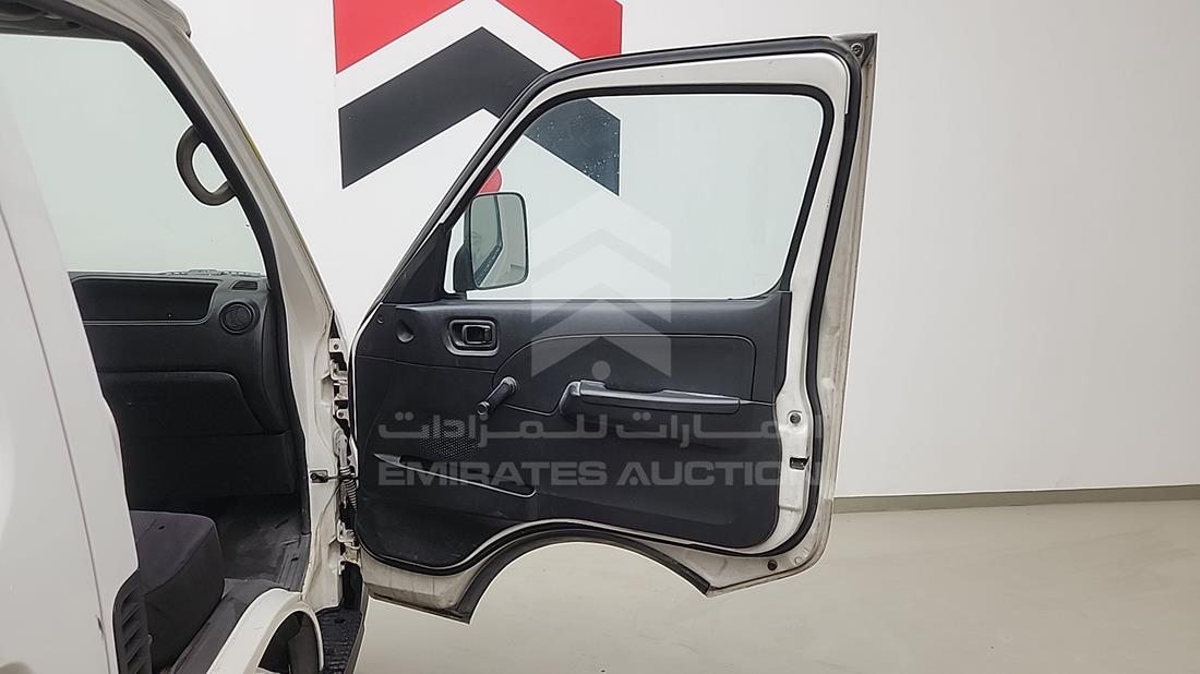 نيسان أورفان 2012 — الباب الأمامي الأيمن — صورة 19
