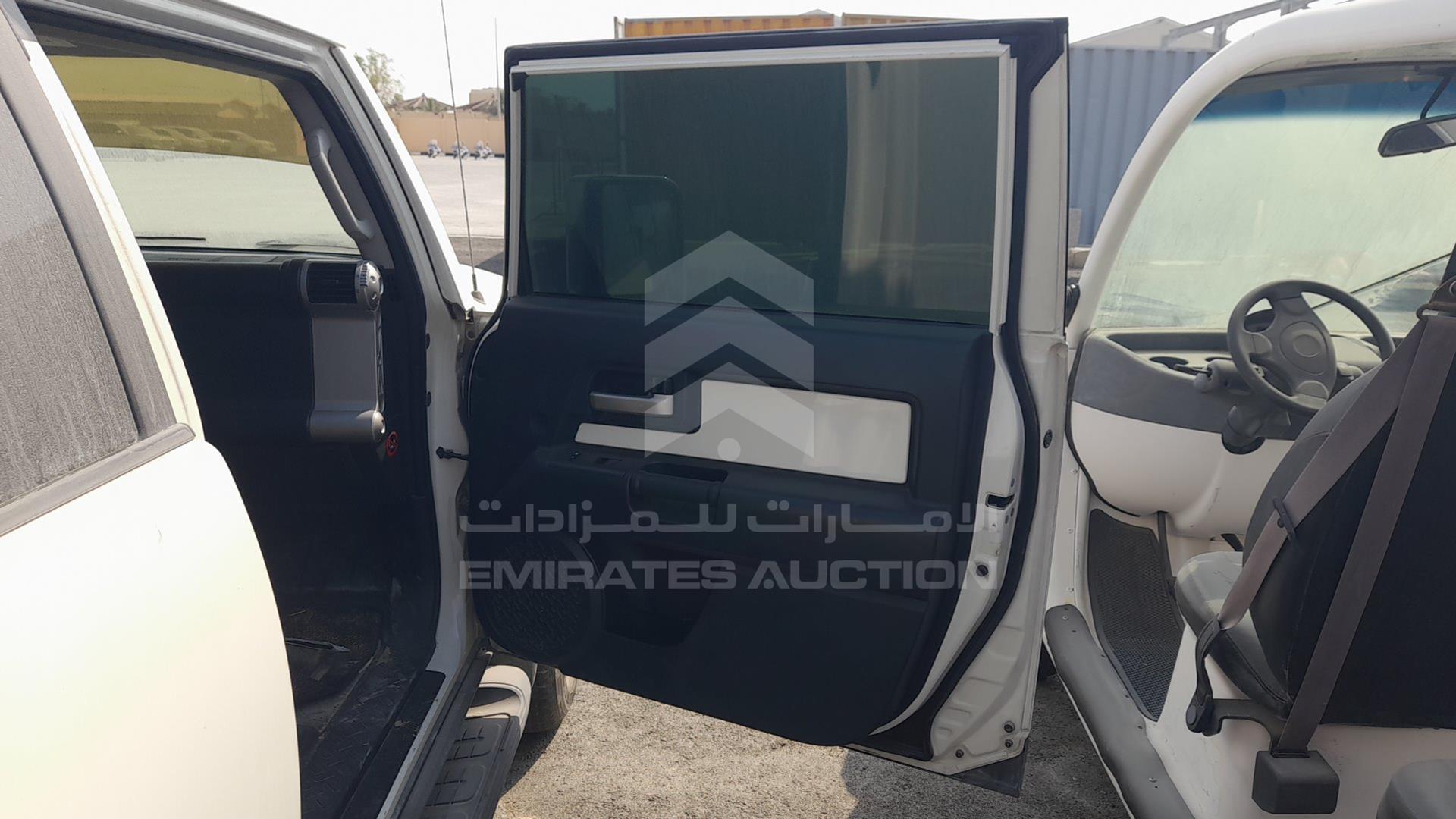 2014 TOYOTA FJ CRUISER VIN: JTEBU11F3EK195394