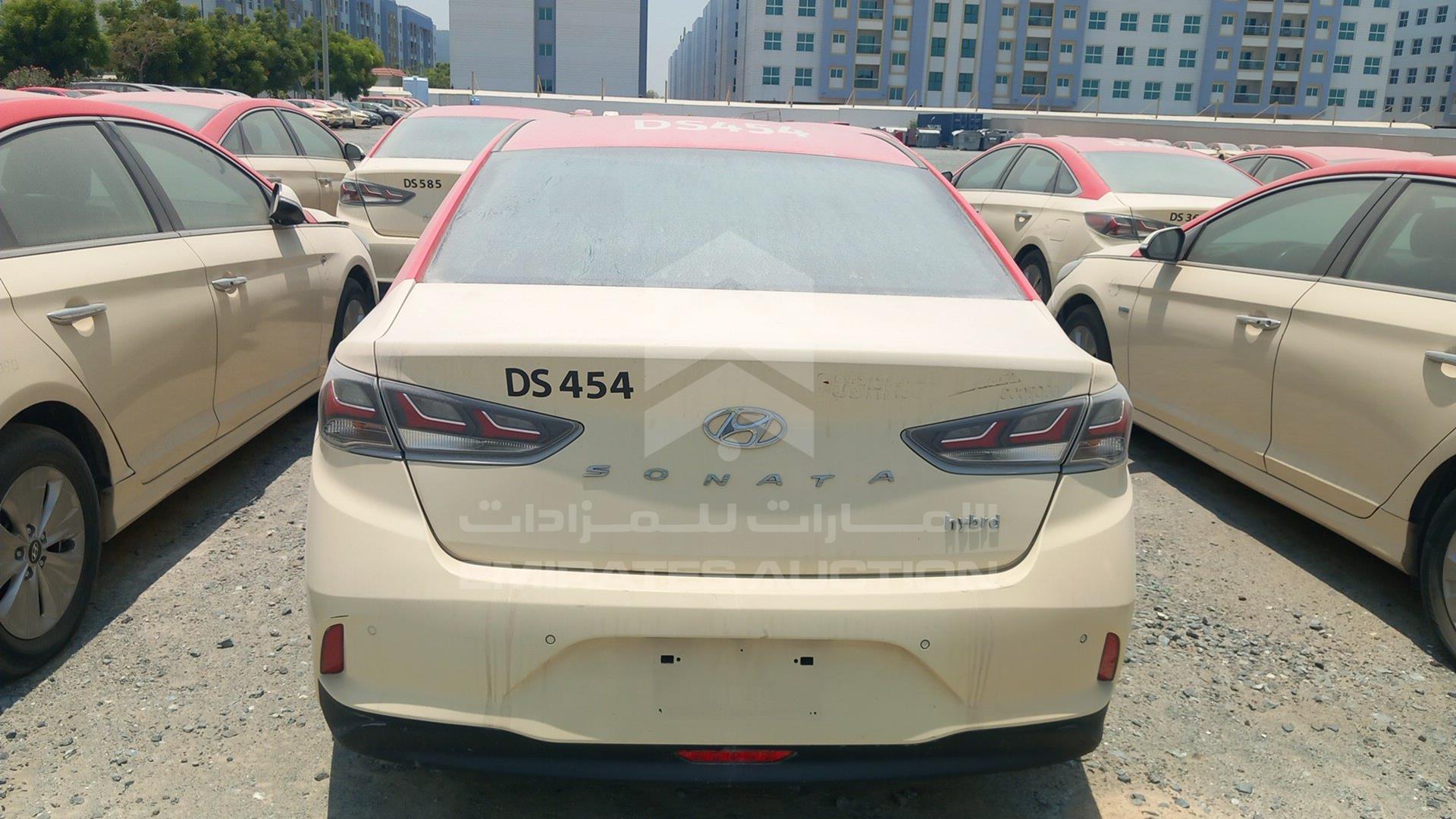2018 HYUNDAI SONATA VIN: KMHE24138JA082115