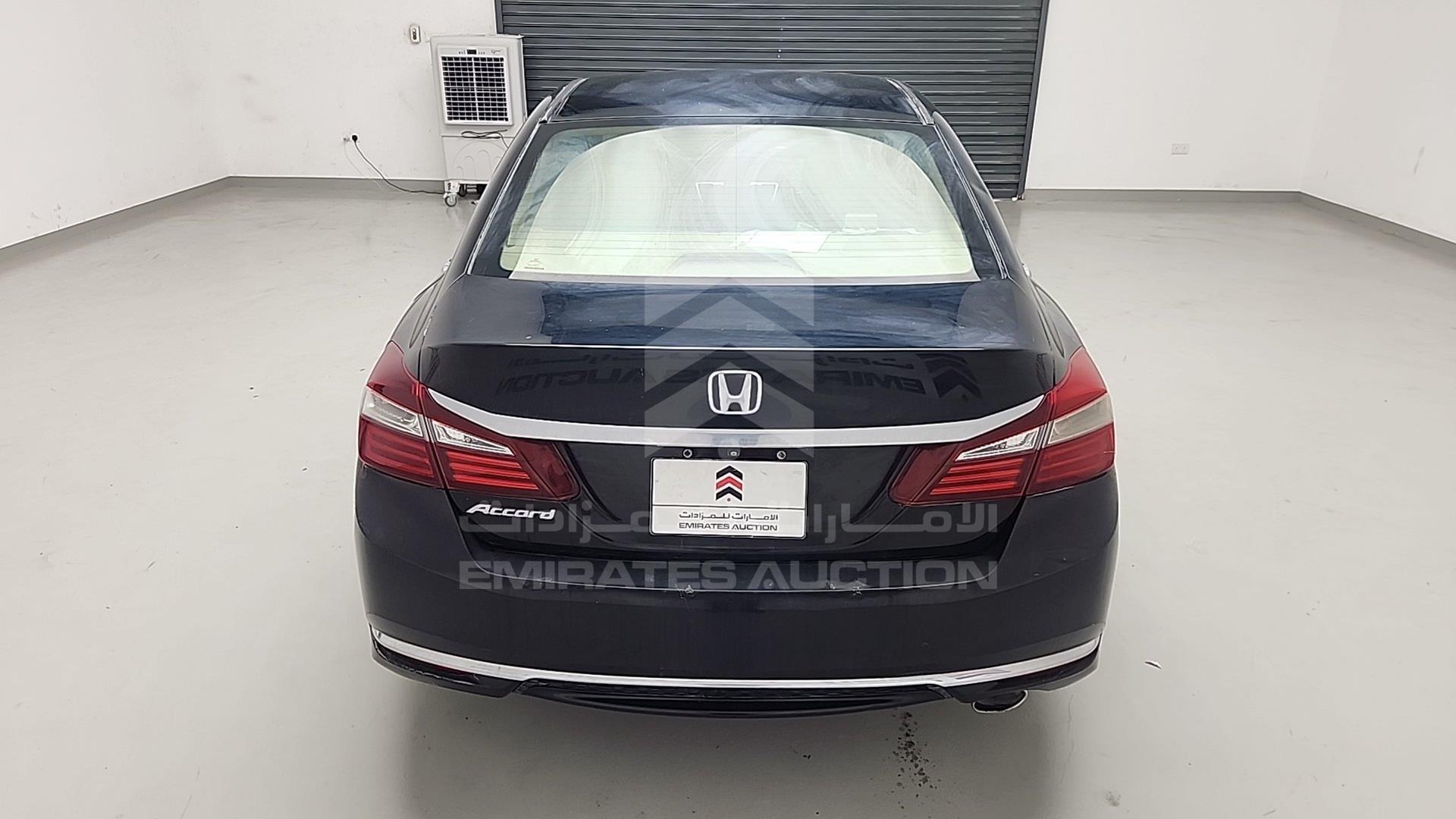 2017 HONDA ACCORD VIN: 1HGCR2F39HA102131