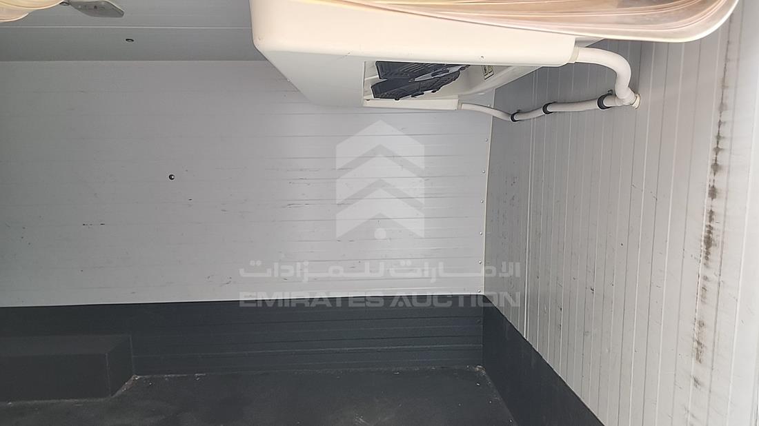 نيسان أورفان 2020 — زاوية الراكب الخلفي اليمنى — صورة 14