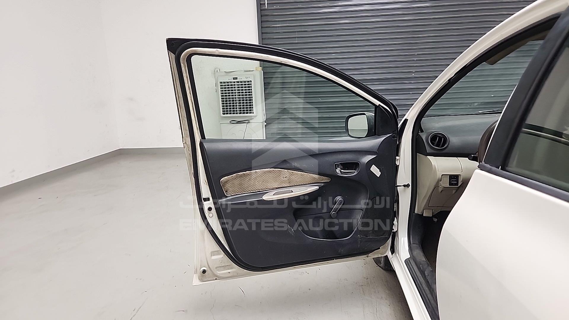 2006 TOYOTA YARIS VIN: JTDBW933961022096
