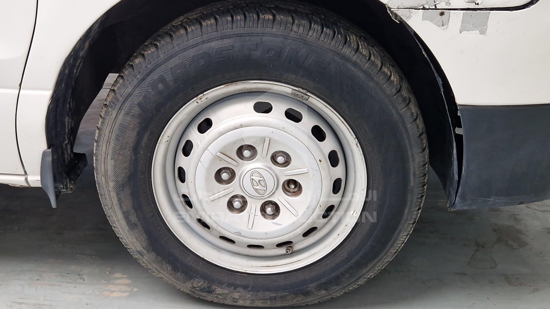2016 HYUNDAI H1 VIN: KMJWA37RXGU775139