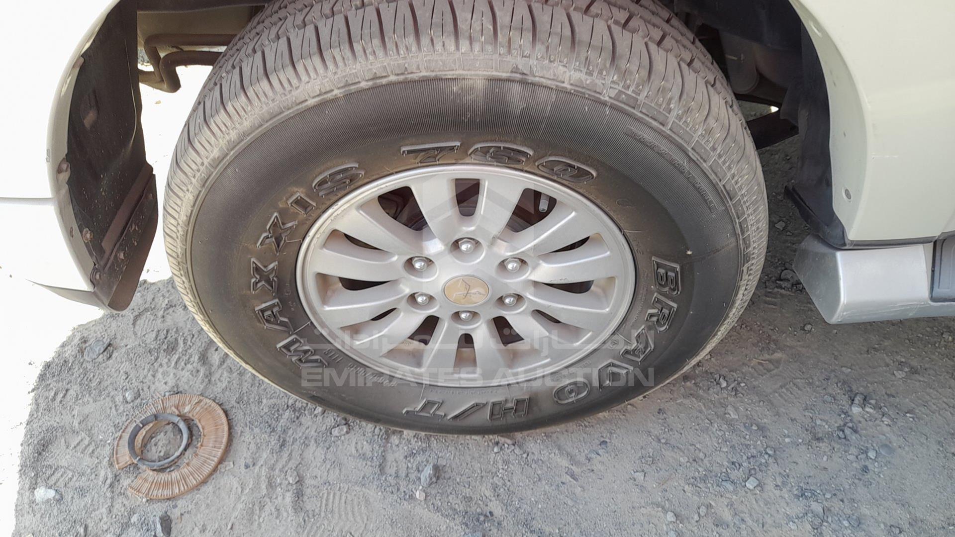 2011 MITSUBISHI PAJERO VIN: JMYLRV95WBJ703096