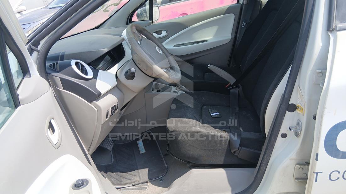 2019 Renault Zoe — Front Left Driver Seat View — Photo 12