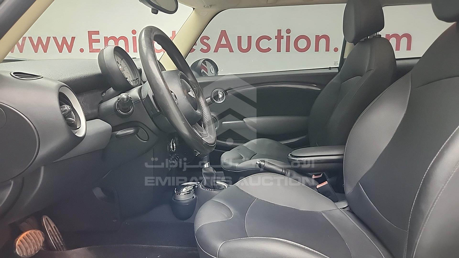 2011 MINI COOPER VIN: WMWSV3C58BTY11241