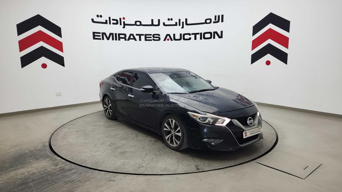 2016 Nissan Maxima — Front Right Angle — Photo 11