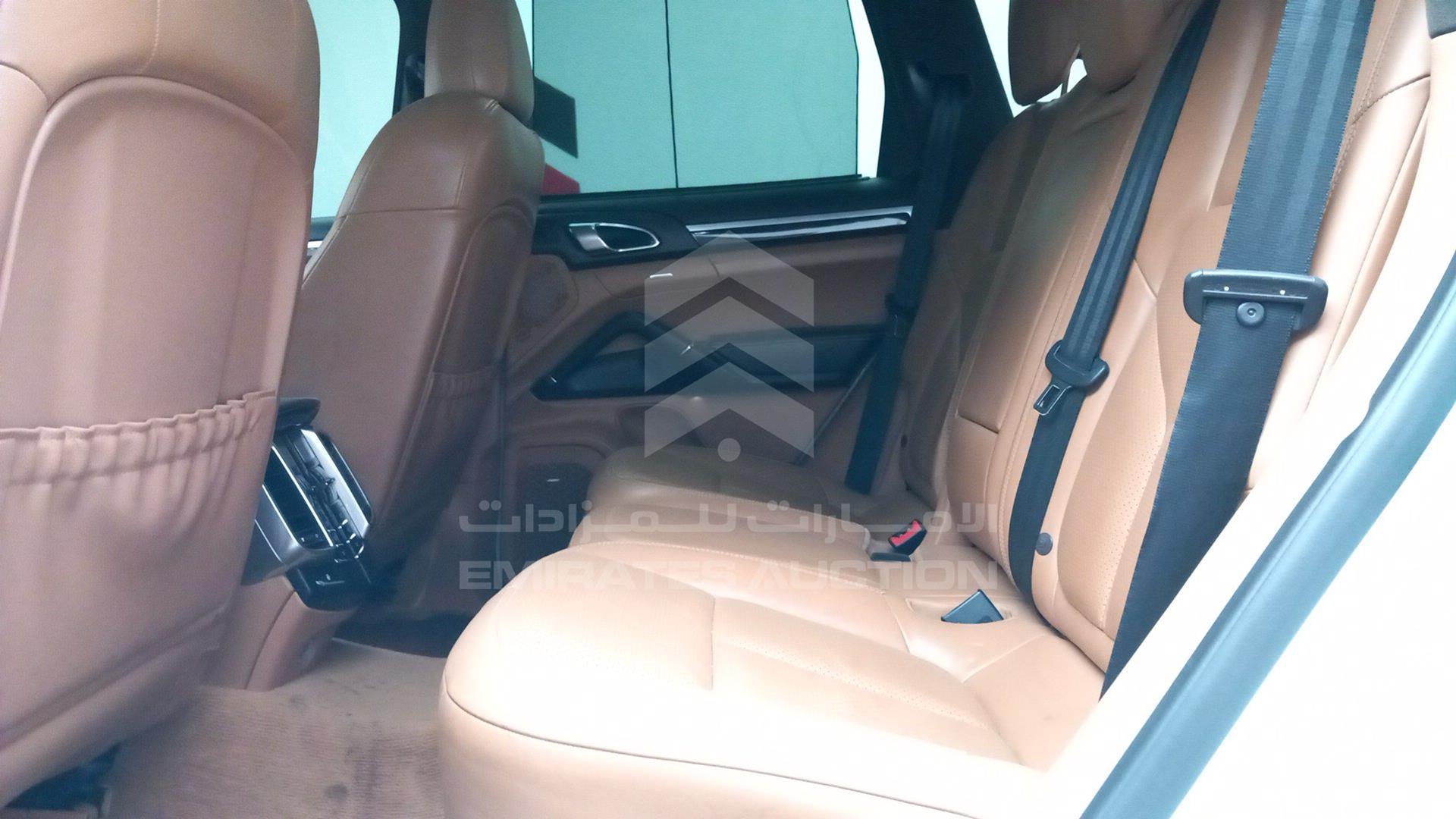 2013 PORSCHE CAYENNE GTS VIN: WP1ZZZ92ZDLA74142