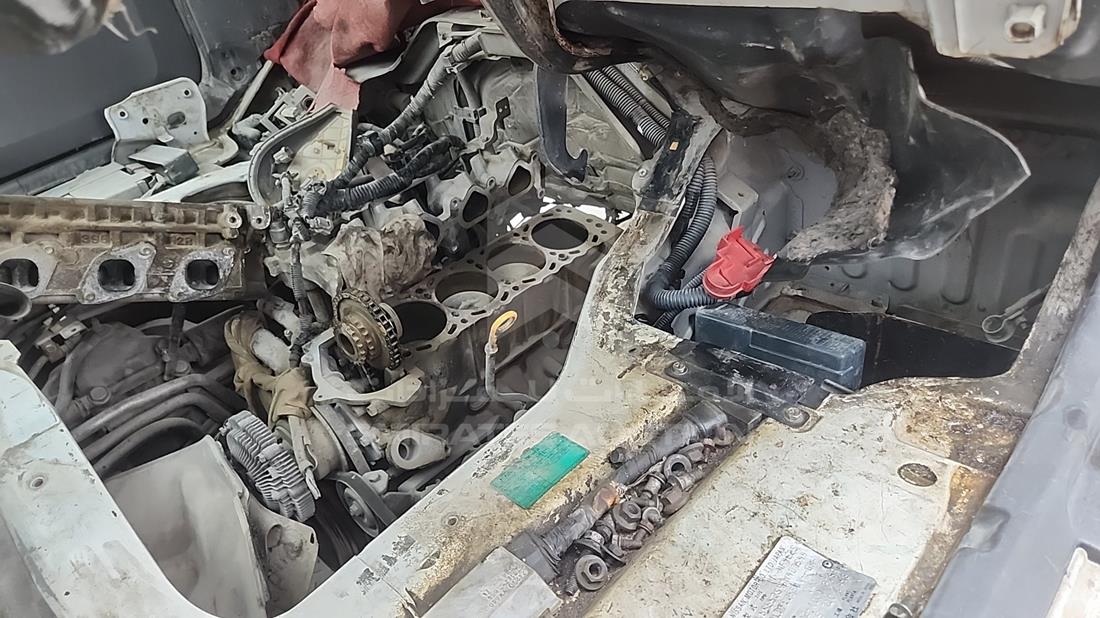 2005 Nissan Urvan — Engine Bay — Photo 22