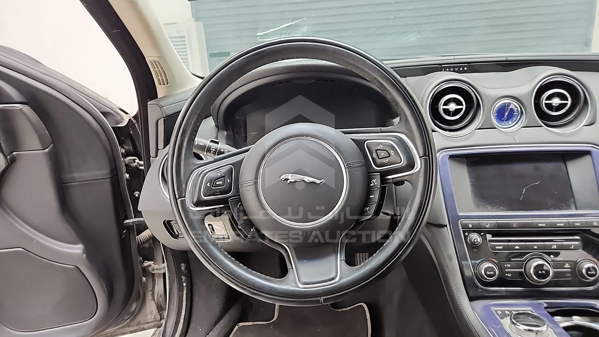2013 JAGUAR X J VIN: SAJWJ1CD6D8V47889