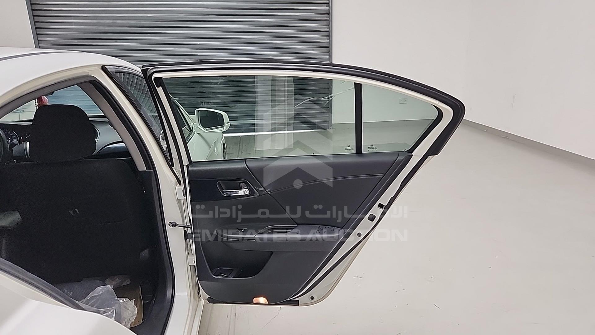2016 HONDA ACCORD VIN: LUCCR2647G3413109