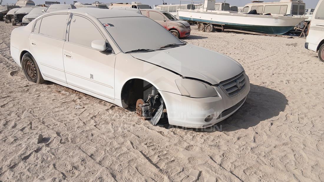 2005 Nissan Altima — Front Right Angle — Photo 9