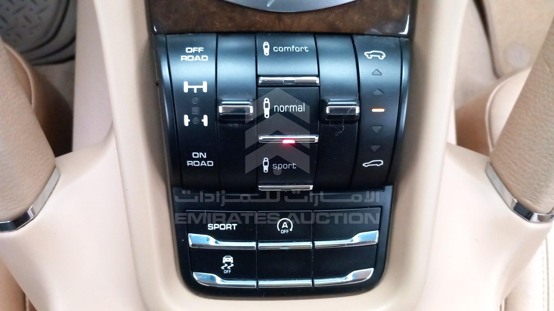 2014 PORSCHE CAYENNE VIN: WP1ZZZ92ZELA56182