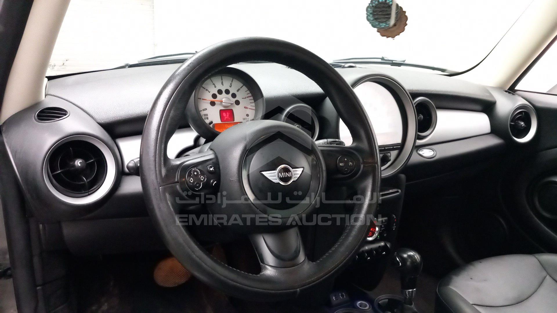 2013 MINI COOPER VIN: WMWSU3C52DT684427