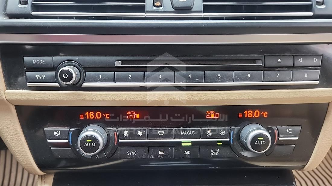 بي ام دبليو 535 اى 2015 — نظم الترفيه وكاميرا المراقبة والملاحة — صورة 20