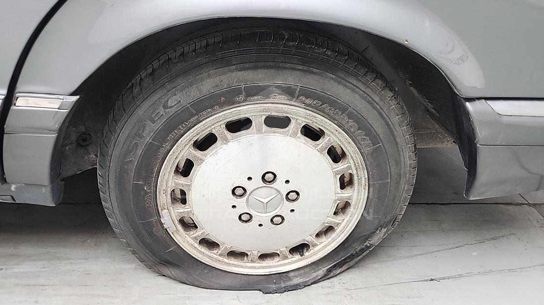 1990 Mercedes 300 SEL — Rear Left Tyre — Photo 31