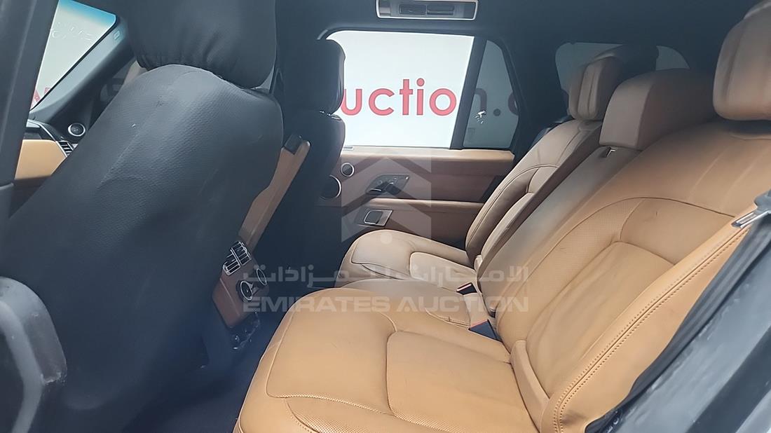 رنج روفر اتش اس إى 2018 — زاوية الراكب الخلفي اليسرى — صورة 21