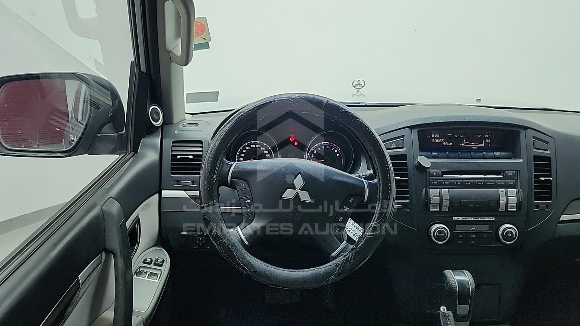 2011 MITSUBISHI PAJERO VIN: JMYMRV85WBJ704625