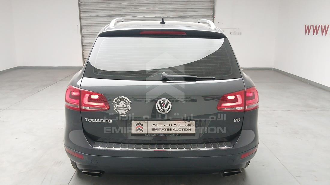 2014 Volkswagen Touareg — Rear View — Photo 9