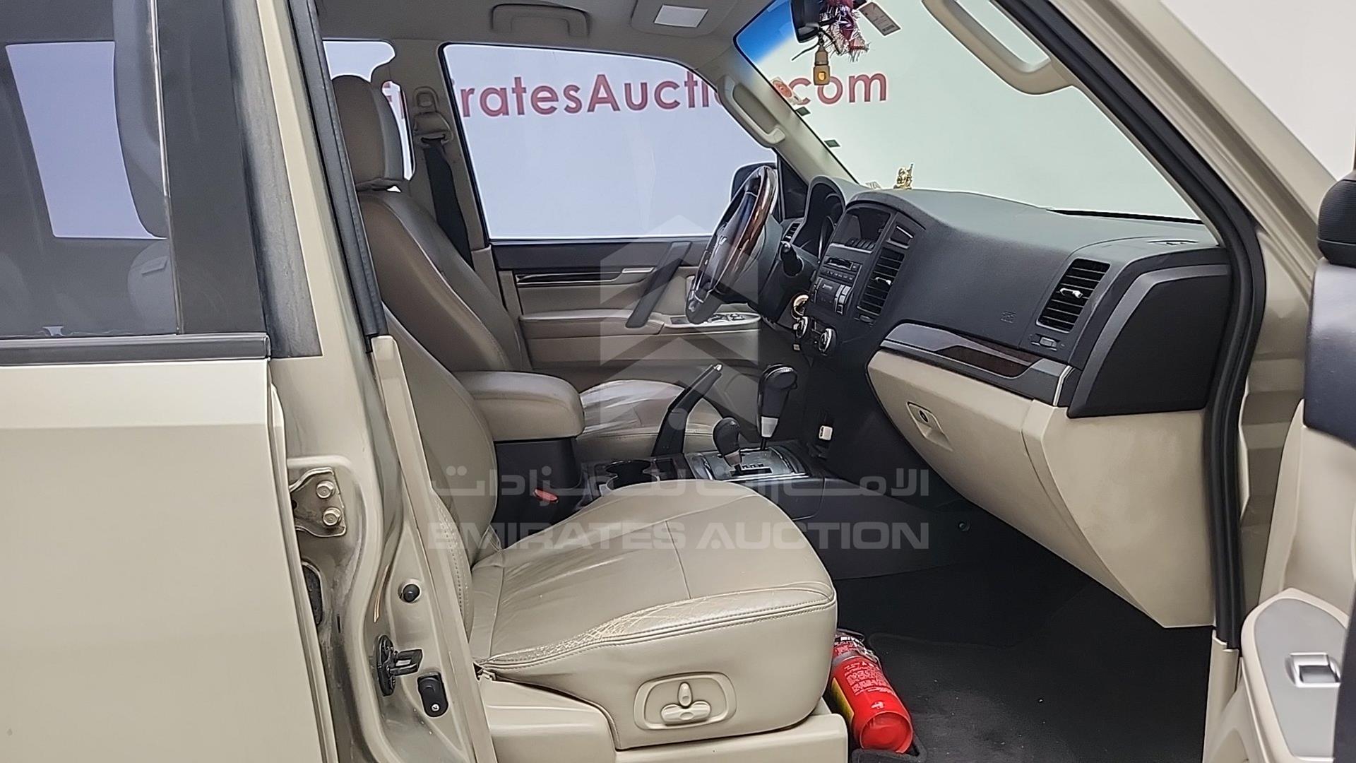 2011 MITSUBISHI PAJERO VIN: JMYLRV95WBJ706502