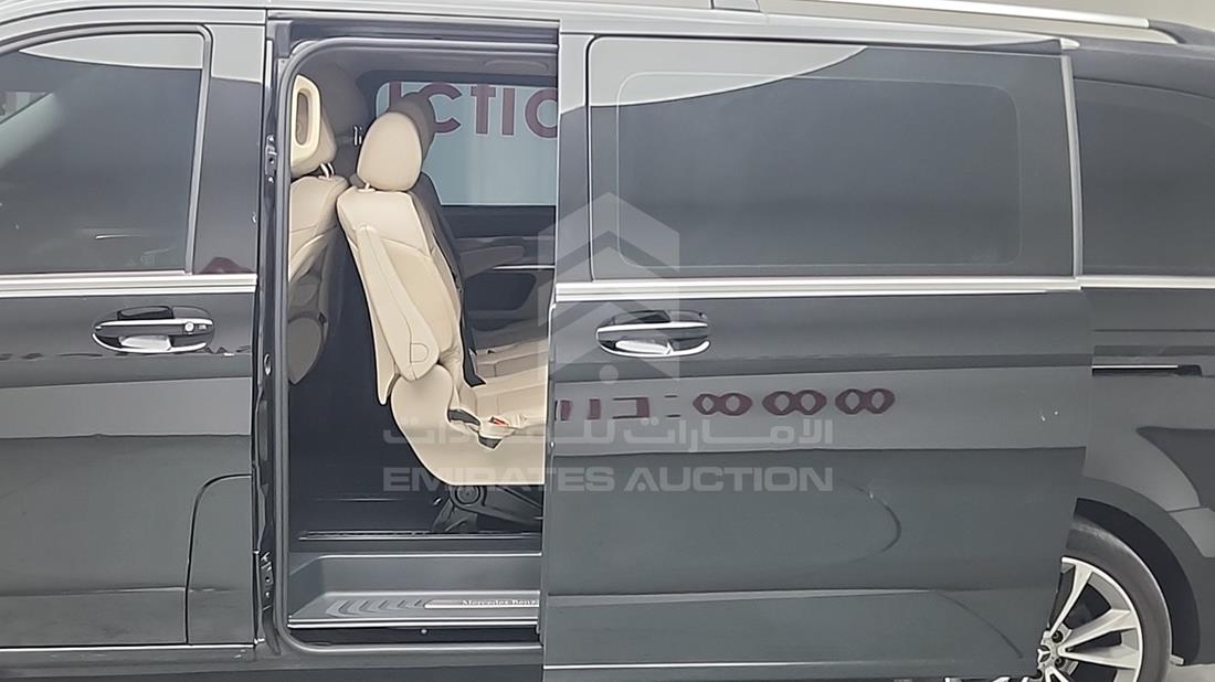 مرسيدس V 250 2021 — الباب الخلفي الأيسر — صورة 18