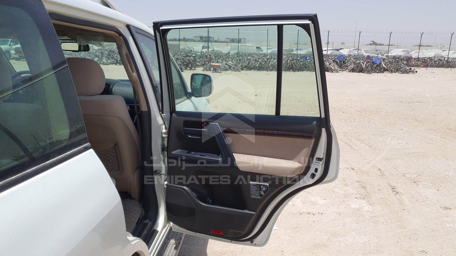 2011 TOYOTA LAND CRUISER VIN: JTMHT09J8B4041784