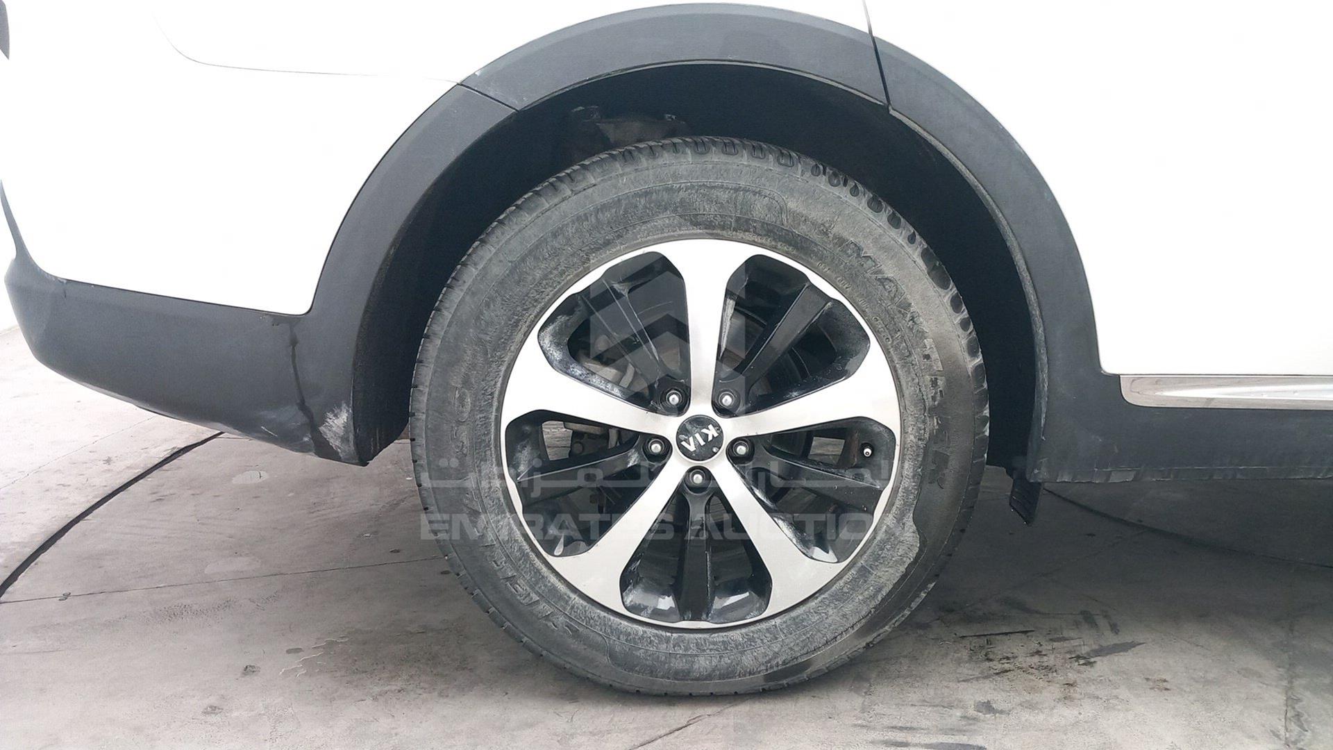 2016 KIA SORENTO VIN: KNAPH8147G5100839