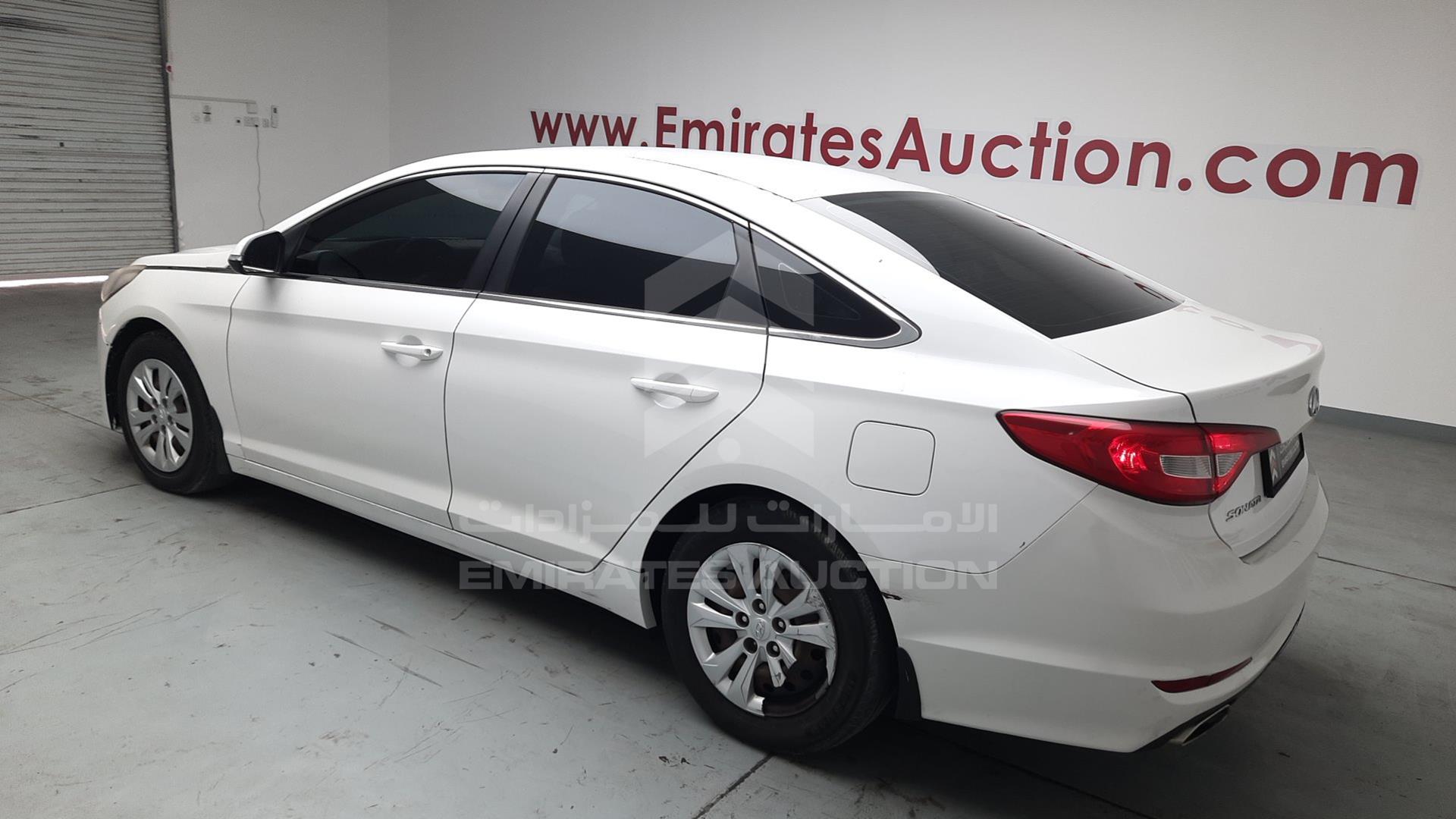 2016 HYUNDAI SONATA VIN: KMHE241G1GA122482