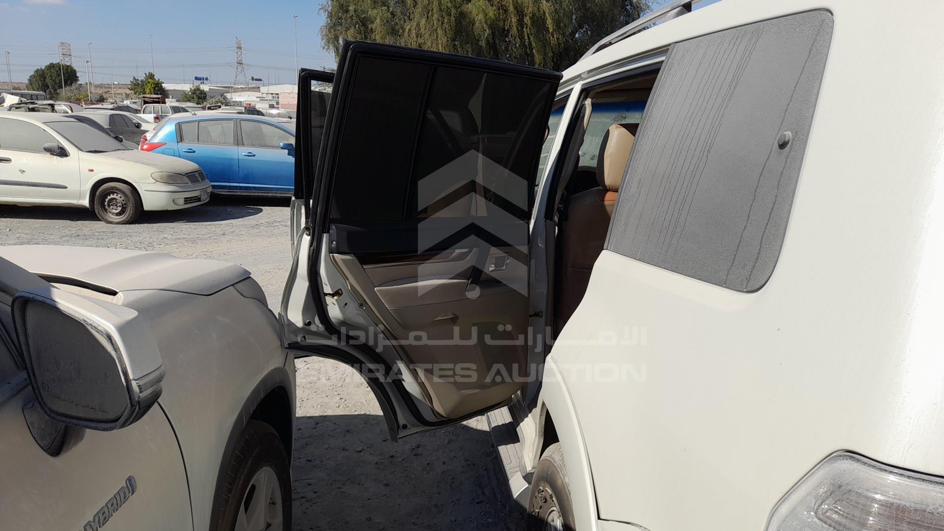 2011 MITSUBISHI PAJERO VIN: JMYLRV95WBJ703096
