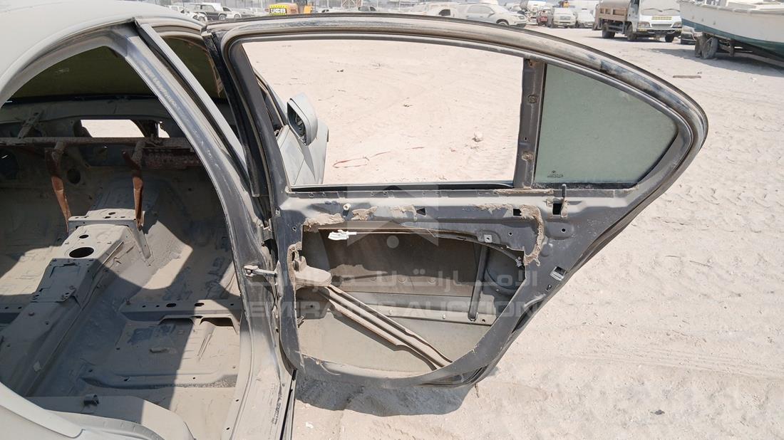 بي ام دبليو 325 2004 — الباب الخلفي الأيمن — صورة 21