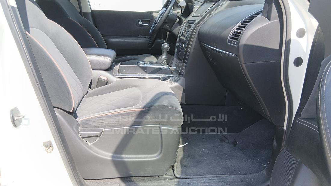 نيسان باترول 2019 — زاوية الراكب الأمامي للمقعد — صورة 25