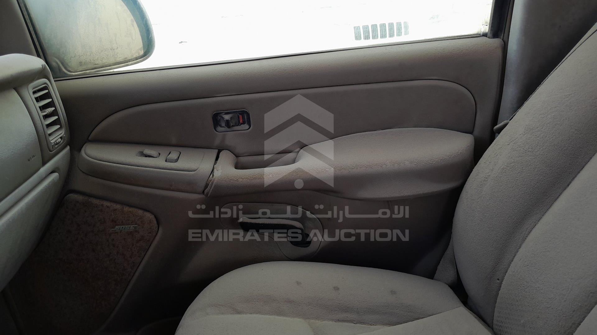 2004 CHEVROLET TAHOE VIN: 1GNEK13T44J123142