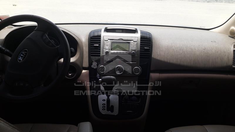 KNAMH817XF6582700 Auction: EmiratesAuction Lot: 405841 KNAMH817XF6582700 Kia Carnival 2015 GREY Photo 16