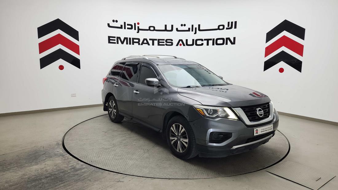2017 Nissan Pathfinder — Front Right Angle — Photo 12
