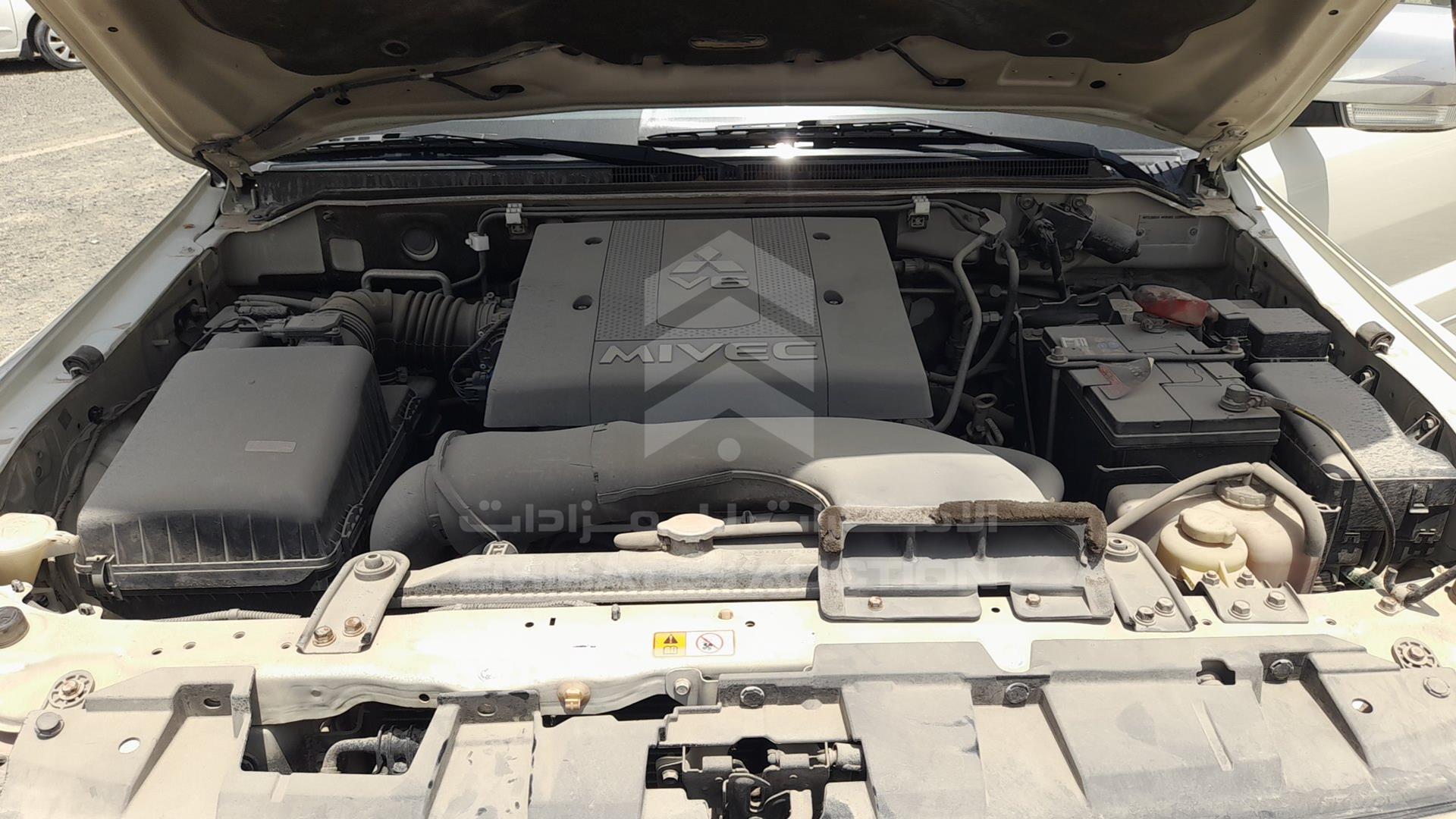 2013 MITSUBISHI PAJERO VIN: JMYLYV97WDJ704803